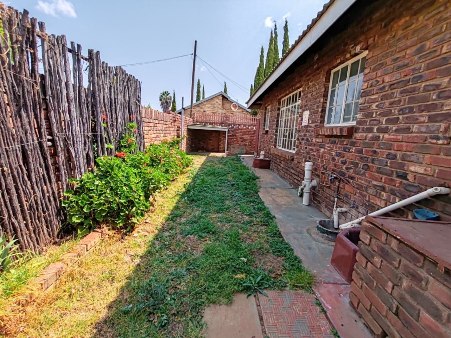 3 Bedroom Property for Sale in Kannoniers Park North West